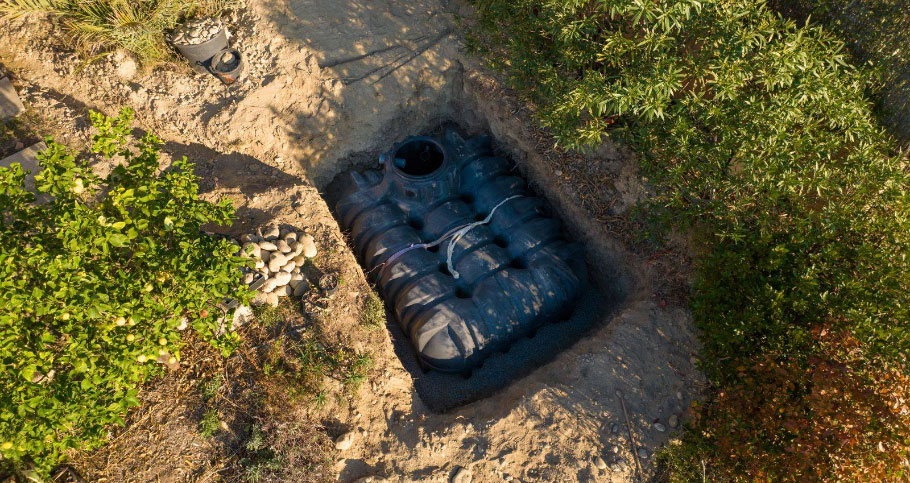 Installation d'une cuve de récupération d'eau pluviale dans une villa à Pégomas Alpes-Maritimes