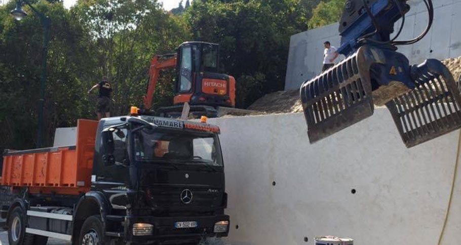 Réalisation d'un mur de soutènement en bord de route à Villeneuve-Loubet